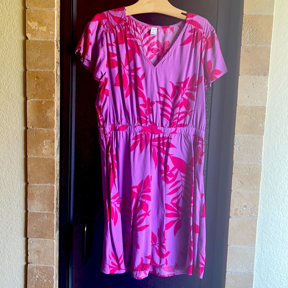 Adorable bright beach dress.